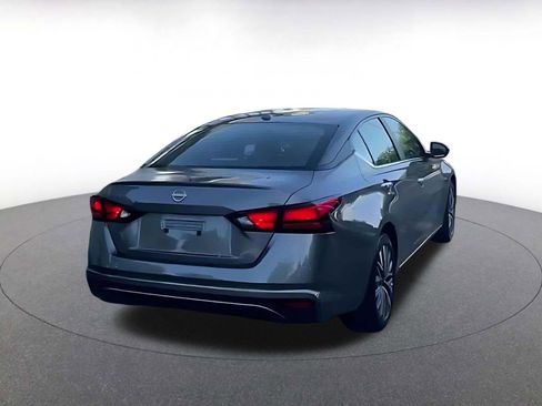 Used 2025 Nissan Altima 2.5 SV FWD image 14