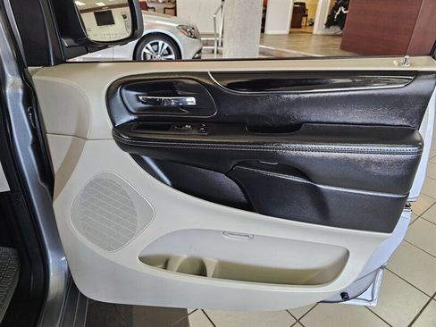 Used 2019 Dodge Grand Caravan SXT image 31