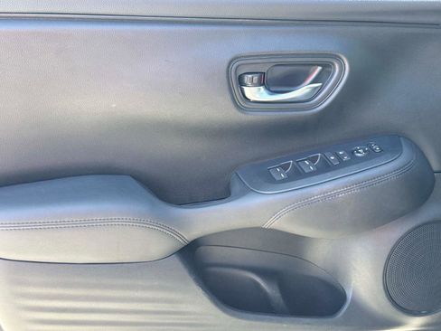 Certified 2025 Honda HR-V LX image 16