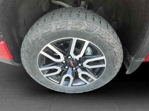 Used 2023 GMC Sierra 1500 AT4 w/ Technology Package AWD/4WD image 33