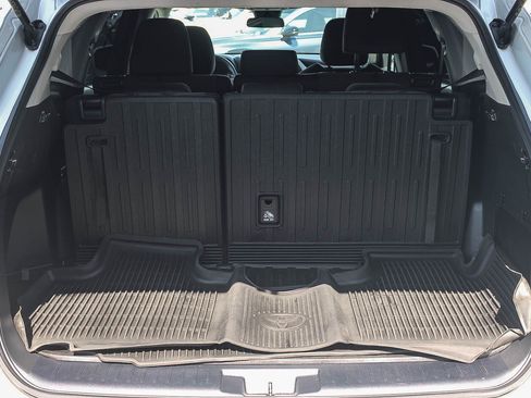 Used 2021 Toyota Highlander L FWD image 26