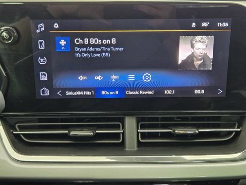 Used 2025 Chevrolet Trax LT w/ Driver Confidence Package FWD image 17