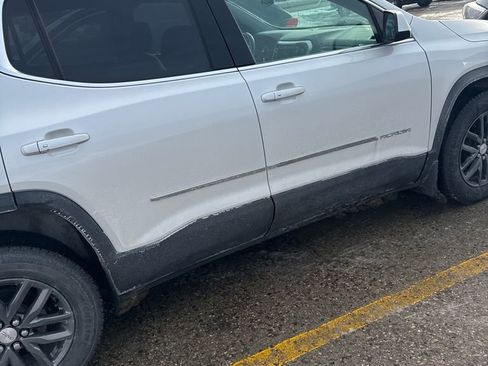 Used 2018 GMC Acadia SLT image 17