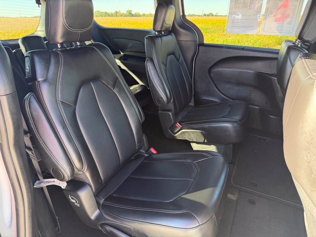 Used 2025 Chrysler Pacifica Select FWD image 25