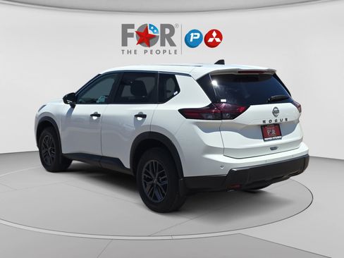 Used 2024 Nissan Rogue S FWD image 3