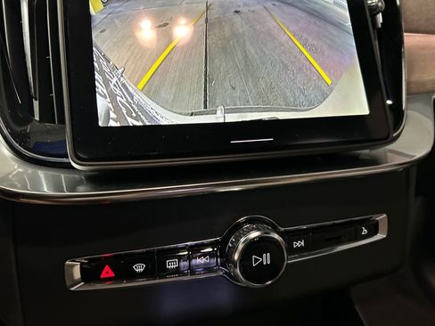 New 2026 Volvo XC90 B6 Plus w/ Protection Package Premier image 18