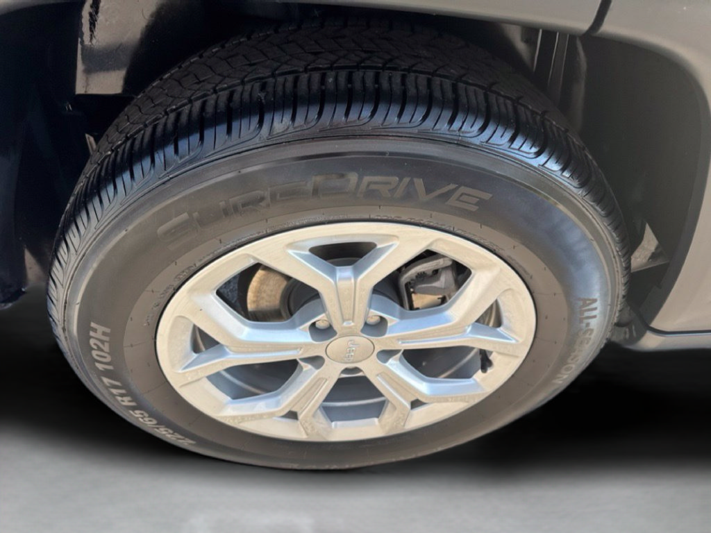 Used 2024 Jeep Compass Latitude AWD/4WD image 34