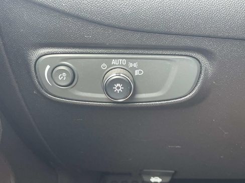 Used 2018 Chevrolet Equinox LS FWD image 27