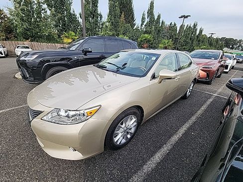 Used 2014 Lexus ES 300h w/ Premium Package w/Bamboo Trim FWD image 1