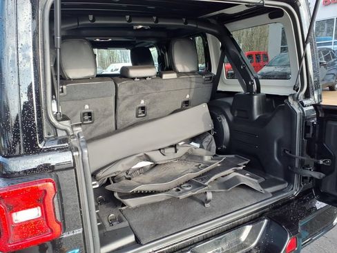 Used 2023 Jeep Wrangler Unlimited Sahara AWD/4WD image 25