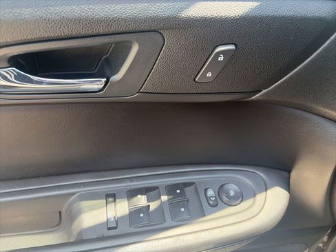 Used 2016 Chevrolet Traverse LT w/ Style and Technology Package FWD image 17