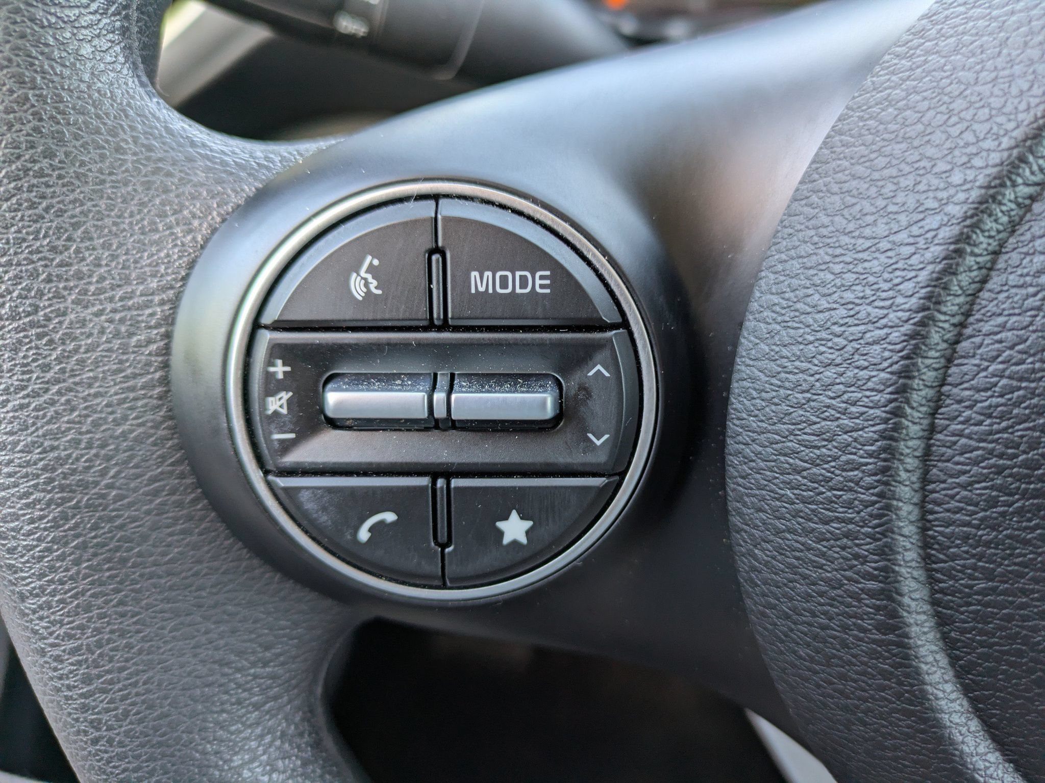 Used 2025 Kia Soul LX w/ LX Technology Package FWD image 24
