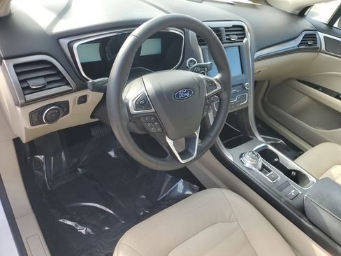 Certified 2018 Ford Fusion SE w/ Fusion SE Technology Package image 16