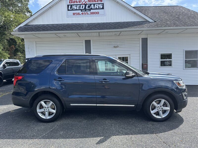 Used 2016 Ford Explorer XLT w/ Equipment Group 202A AWD/4WD image 3