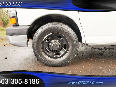 Used 2004 Chevrolet Express 3500 w/ Chrome Appearance Package RWD image 3