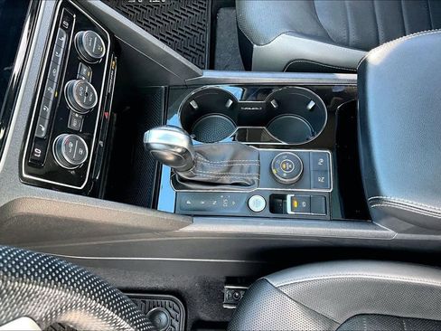 Used 2021 Volkswagen Atlas SEL Premium image 18