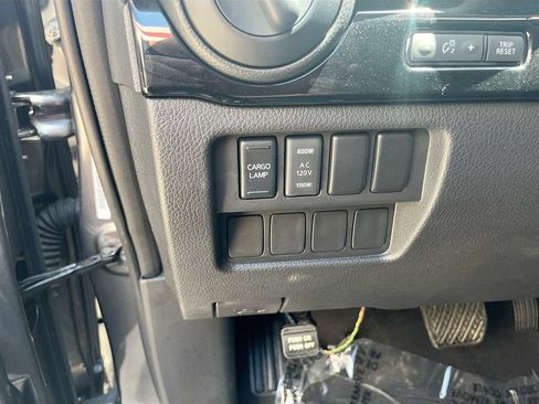 Used 2024 Nissan Titan SV w/ SV Convenience Package AWD/4WD image 10