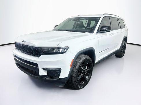 Used 2023 Jeep Grand Cherokee L Limited w/ Black Appearance Package RWD image 3