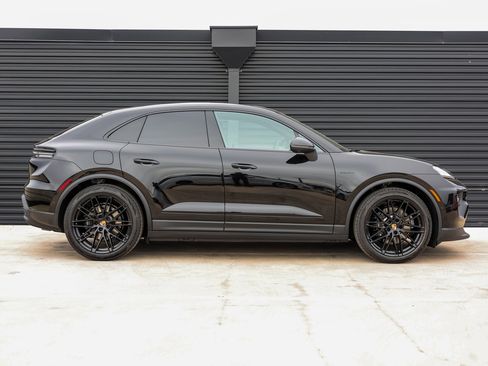New 2025 Porsche Macan 4S Electric image 8