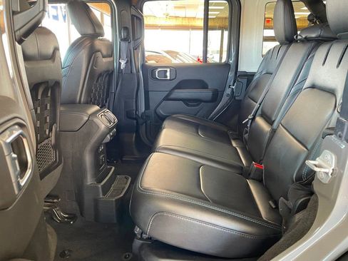 Used 2022 Jeep Wrangler Unlimited Rubicon 4xe w/ Cold Weather Group AWD/4WD image 15