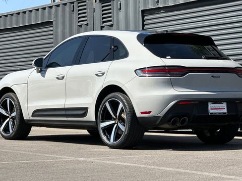 Certified 2023 Porsche Macan AWD/4WD image 3