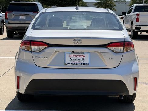 Used 2025 Toyota Corolla LE FWD image 5