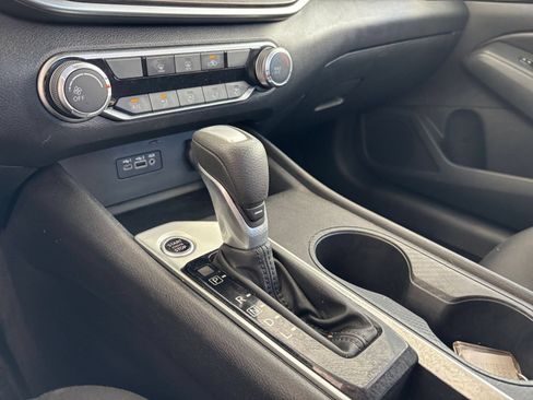 Used 2025 Nissan Altima 2.5 SV FWD image 41