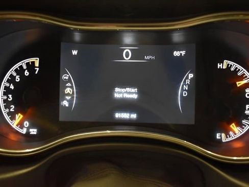 Used 2018 Jeep Grand Cherokee Laredo image 28