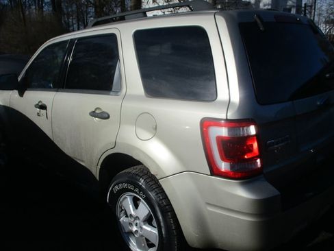 Used 2010 Ford Escape XLT image 5