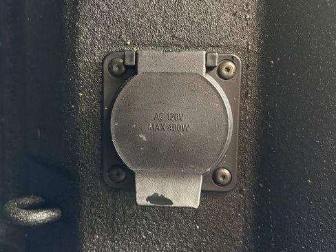 Used 2023 GMC Sierra 1500 AT4 w/ Technology Package image 5