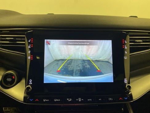 Used 2023 Jeep Wagoneer Series II AWD/4WD image 12