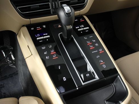 Certified 2026 Porsche Macan S AWD/4WD image 18