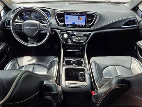 Used 2021 Chrysler Pacifica Limited w/ Uconnect Theater Family Group FWD image 22