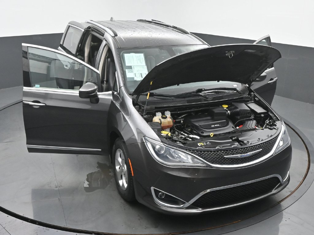 Used 2017 Chrysler Pacifica Touring-L Plus FWD image 65