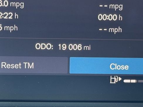 Certified 2023 Volvo XC40 B5 Plus w/ Driver Assist Package image 3