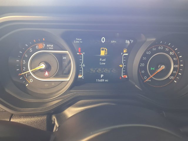 Used 2024 Jeep Wrangler Unlimited Rubicon w/ Convenience Group AWD/4WD image 11