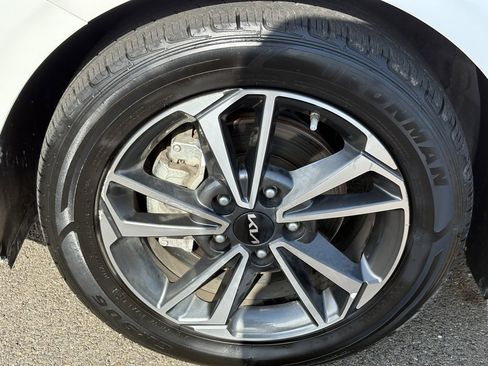 Used 2023 Kia Forte LXS image 11