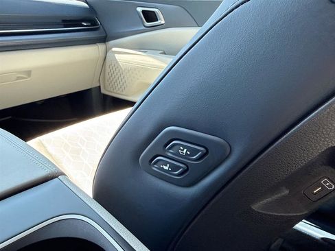 Used 2026 Kia Carnival SX image 23