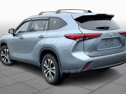 Used 2023 Toyota Highlander XLE image 12