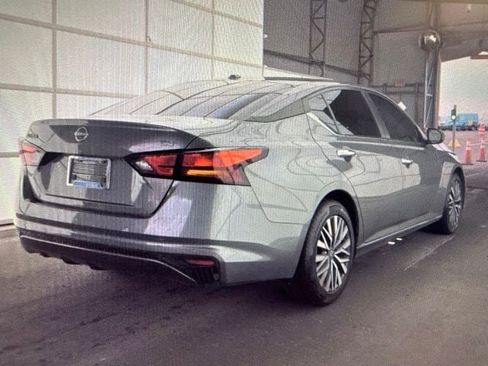 Used 2024 Nissan Altima 2.5 SV FWD image 6