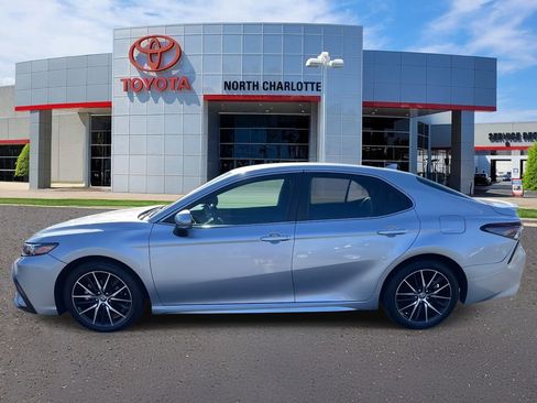 Used 2022 Toyota Camry SE image 7