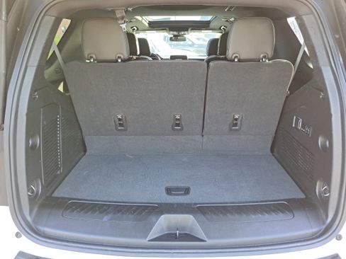 Used 2023 GMC Yukon SLT w/ SLT Premium Package image 7