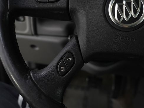 Used 2005 Buick Rainier CXL image 26