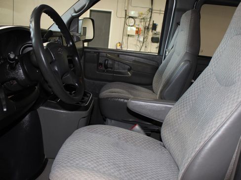 Used 2005 Chevrolet Express 3500 Extended Passenger w/ LS Preferred Equipment Group RWD image 19