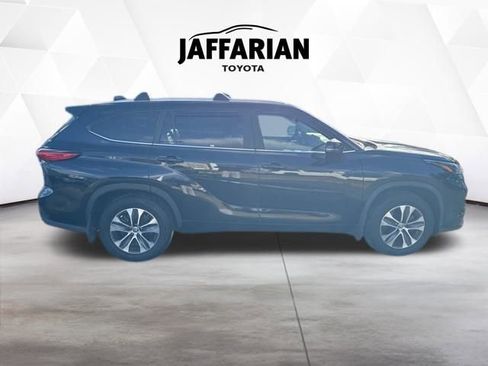 Certified 2023 Toyota Highlander XLE image 2