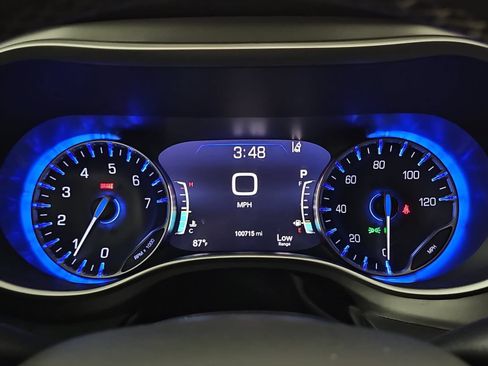 Used 2022 Chrysler Pacifica Touring-L FWD image 17
