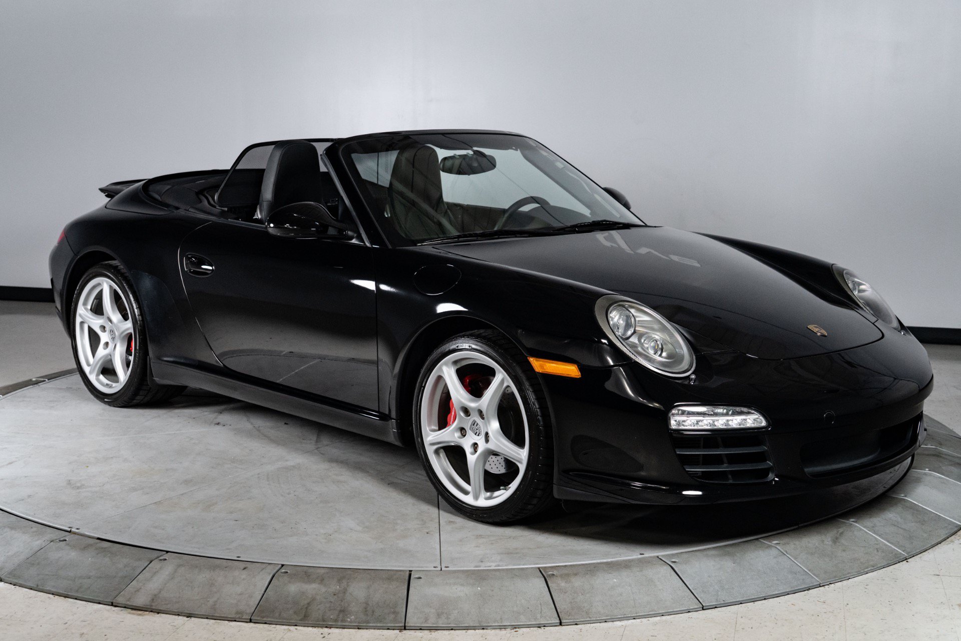 Used 2010 Porsche 911 Cabriolet image 14