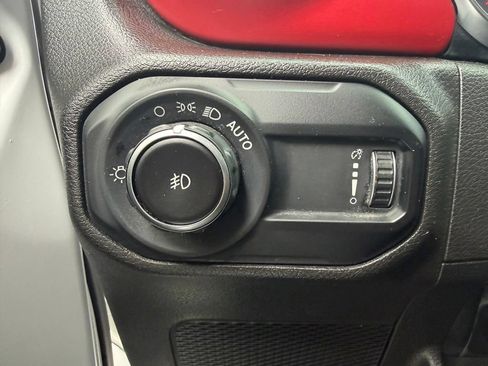Used 2023 Jeep Wrangler Unlimited Rubicon AWD/4WD image 30
