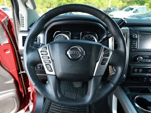 Used 2018 Nissan Titan SV w/ SV Convenience Package AWD/4WD image 6
