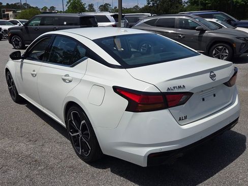 Used 2025 Nissan Altima 2.5 SR FWD image 10